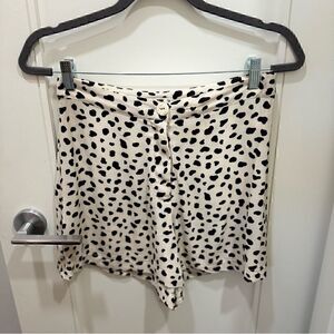 Moon River Animal Print Shorts Size Small